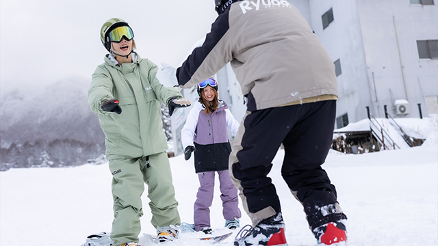 初心者スクール付スノーボードツアー
