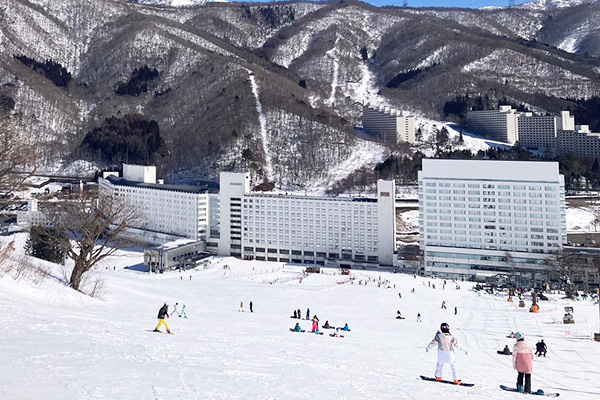 苗場プリンスホテルの外観の画像