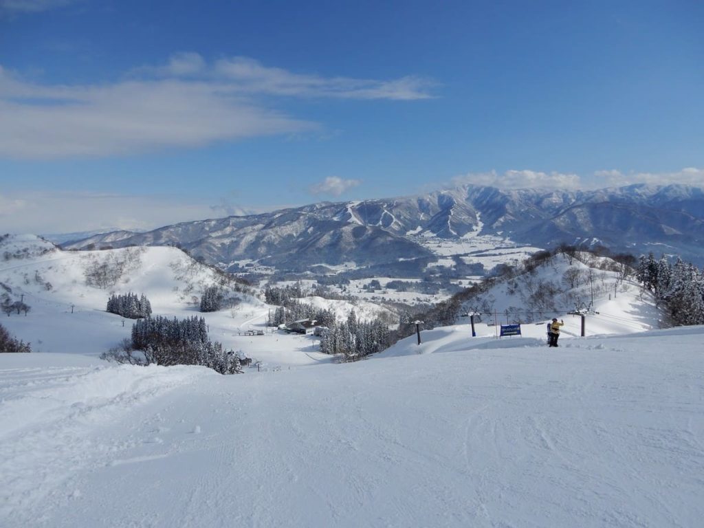 戸狩温泉スキー場 変化に富んだ3ゲレンデ&日本初の”雪ちゃり”でスノーアクティビティも更に充実! | スキーマガジン