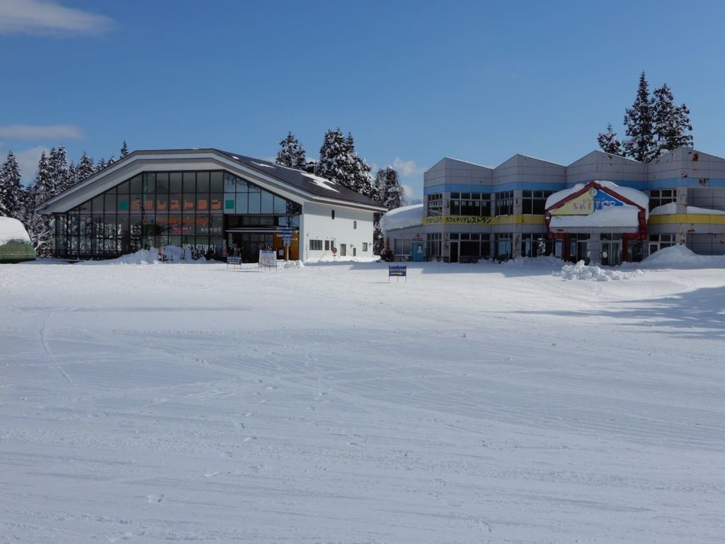 戸狩温泉スキー場 変化に富んだ3ゲレンデ&日本初の”雪ちゃり”でスノーアクティビティも更に充実! | スキーマガジン