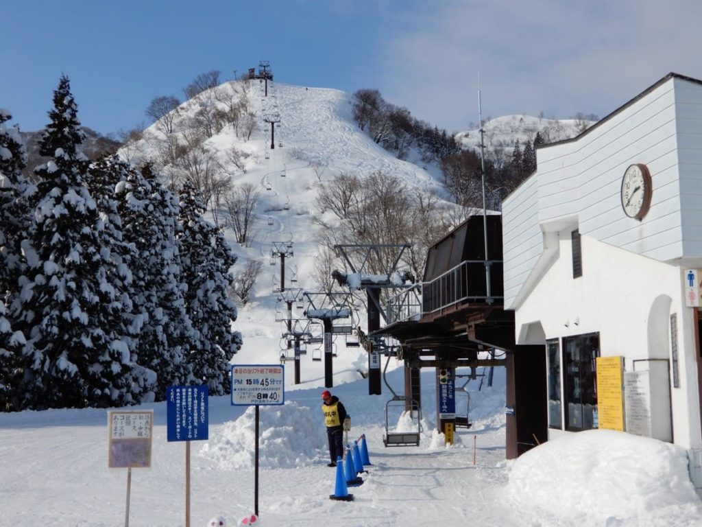 戸狩温泉スキー場 変化に富んだ3ゲレンデ&日本初の”雪ちゃり”でスノーアクティビティも更に充実! | スキーマガジン