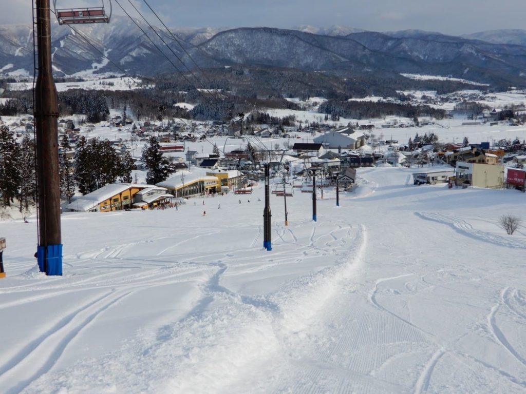 戸狩温泉スキー場 変化に富んだ3ゲレンデ&日本初の”雪ちゃり”でスノーアクティビティも更に充実! | スキーマガジン