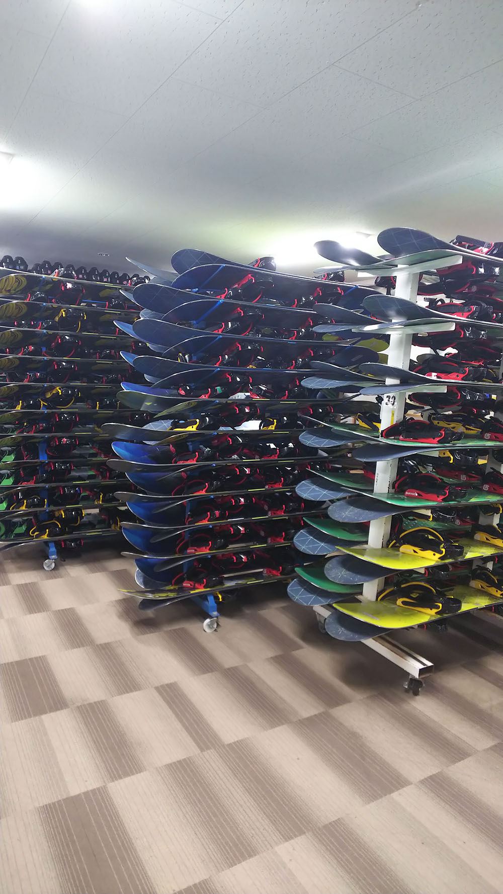 スキー場到着!広くてきれいな施設でレンタルも充実