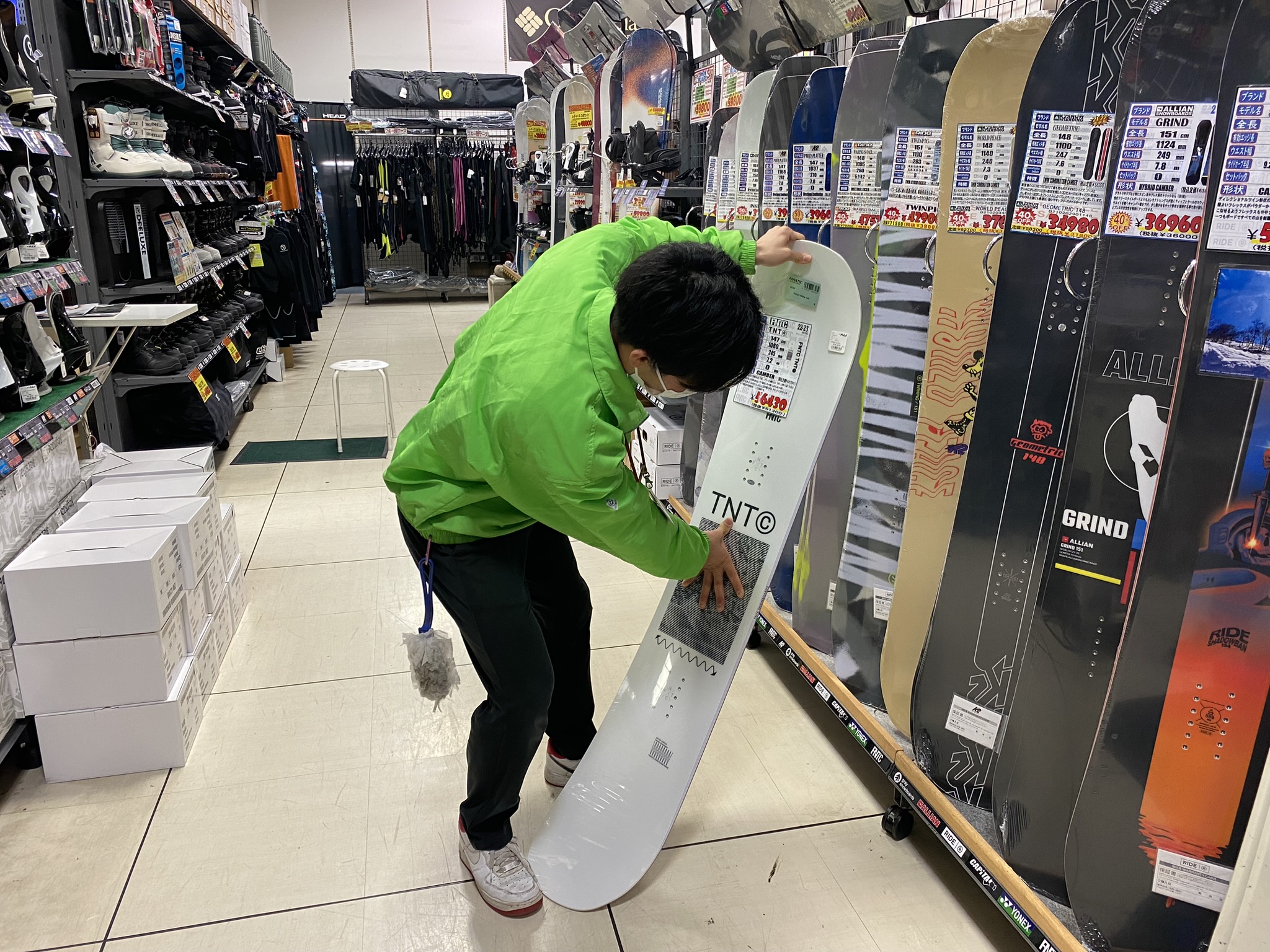 これで安心！初級者のための スノーボード用具の選び方 | スキーマガジン