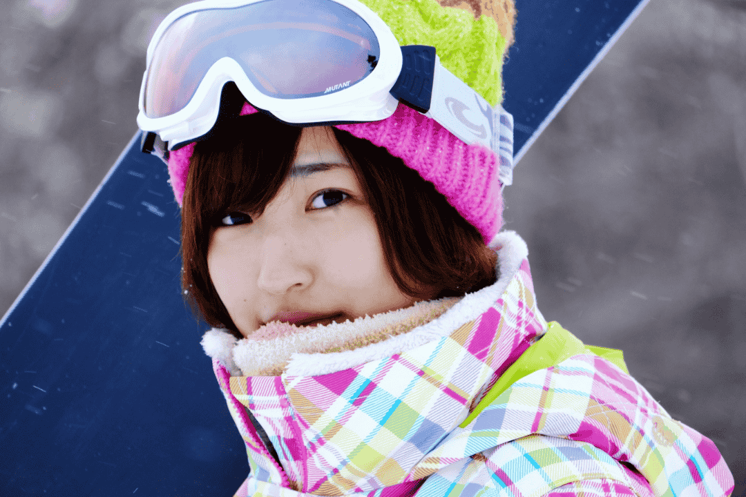女性スノーボーダー