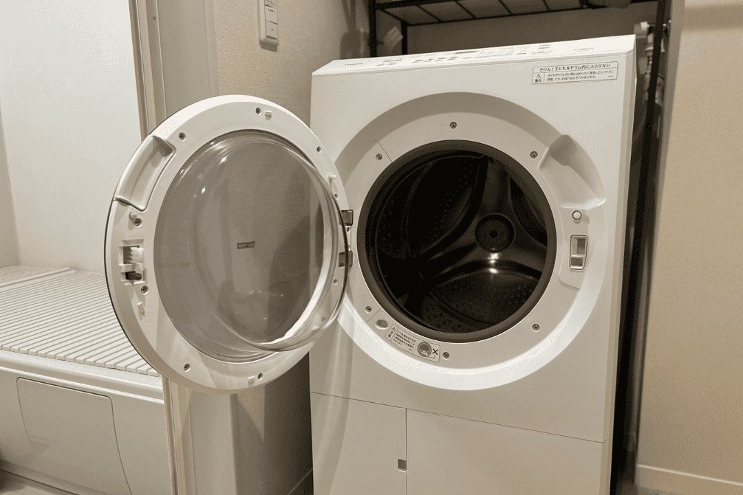 投入口の空いた洗濯機
