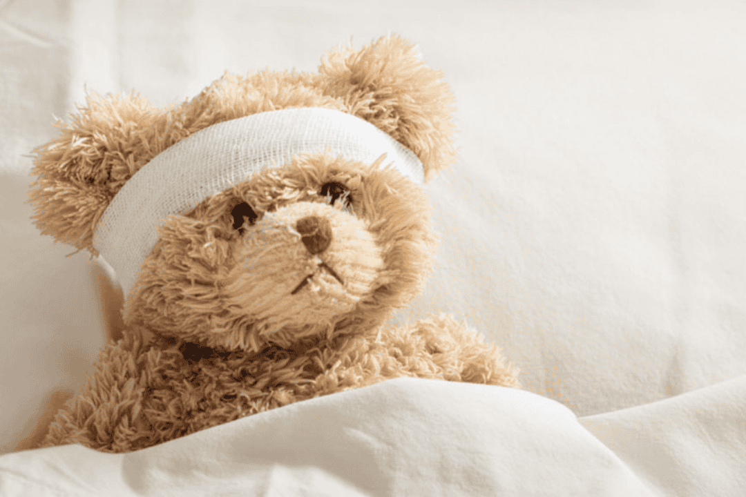 けがをしたテディベア