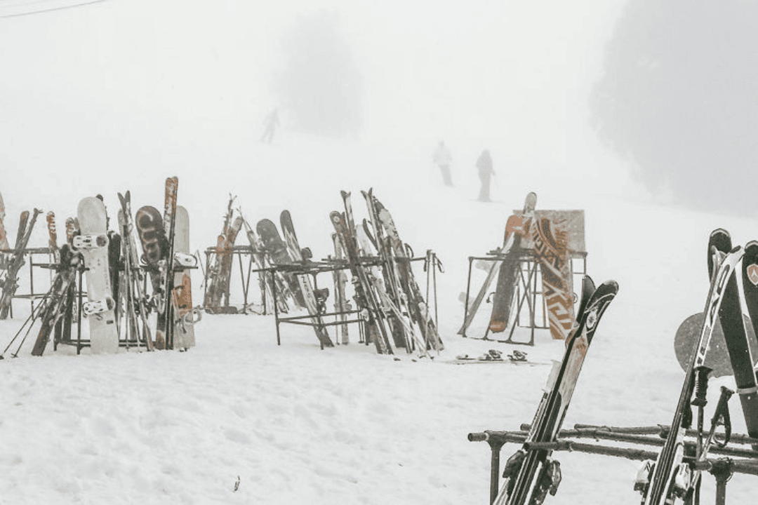 パラダイスゲレンデの板安置所