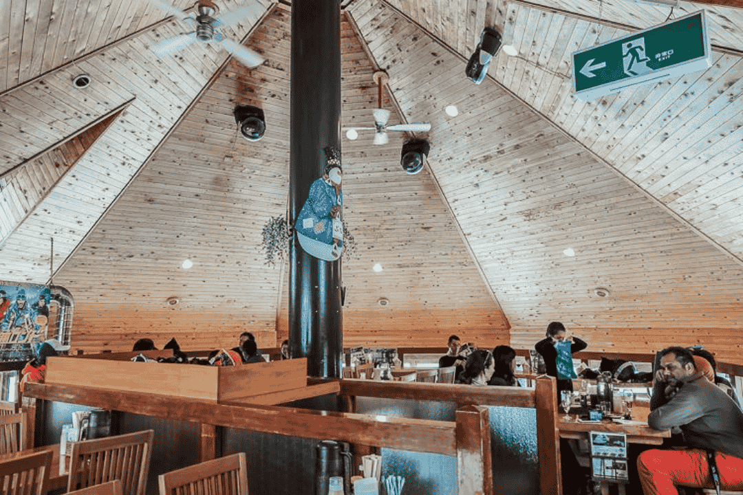 疾風ロンドスタッフの集合写真